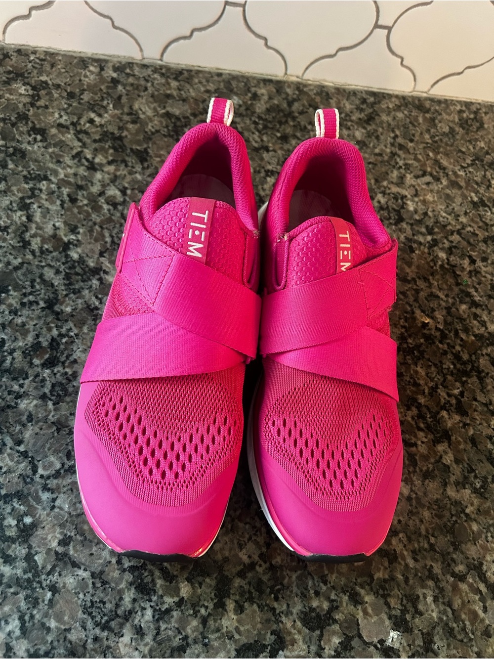 TIEM Slipstream Cycling Shoes Hot Pink Size 8 EUC! - Picture 2 of 7